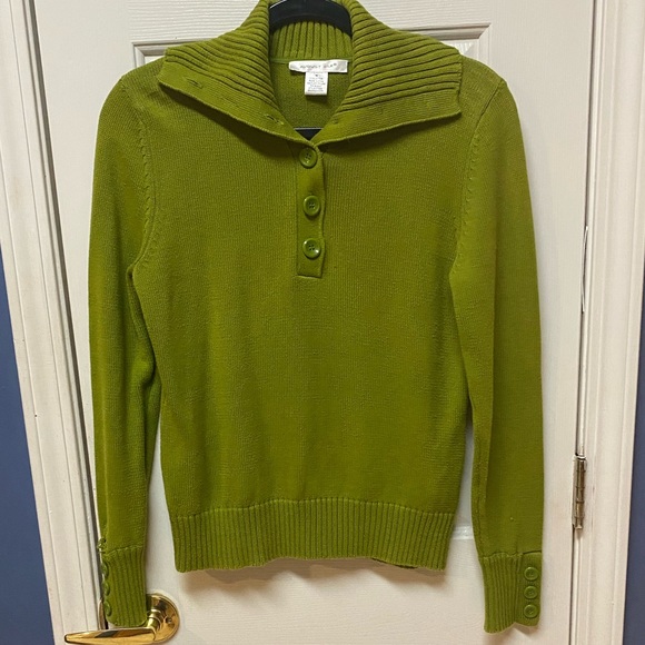 August Silk Sweater Size M Green Pull Over Turtleneck Buttons - Picture 1 of 8